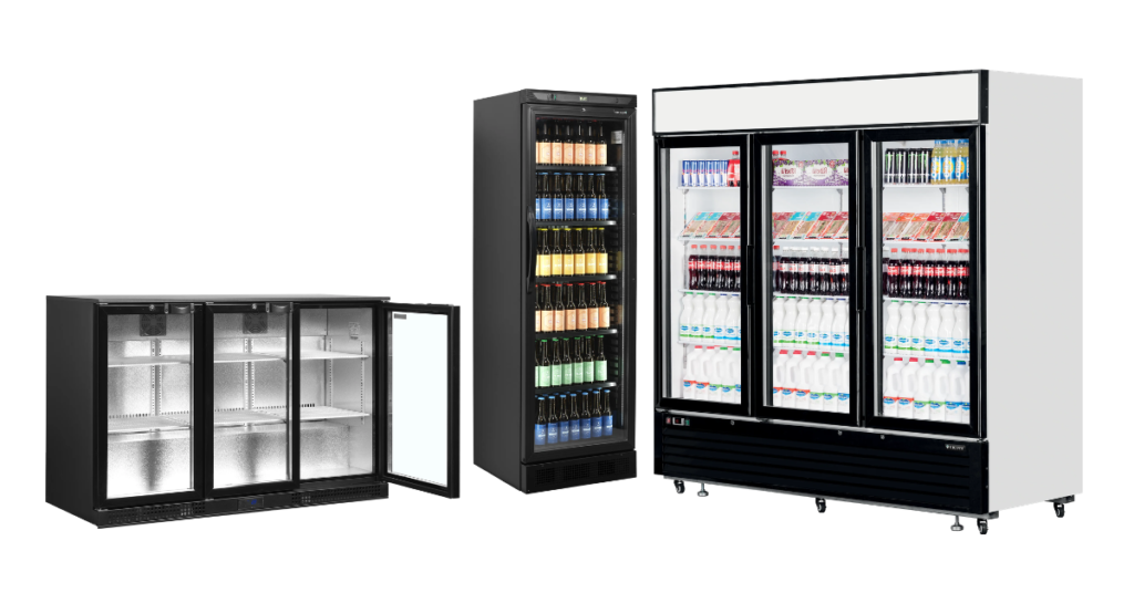 Frigo à boissons et arrière de bar