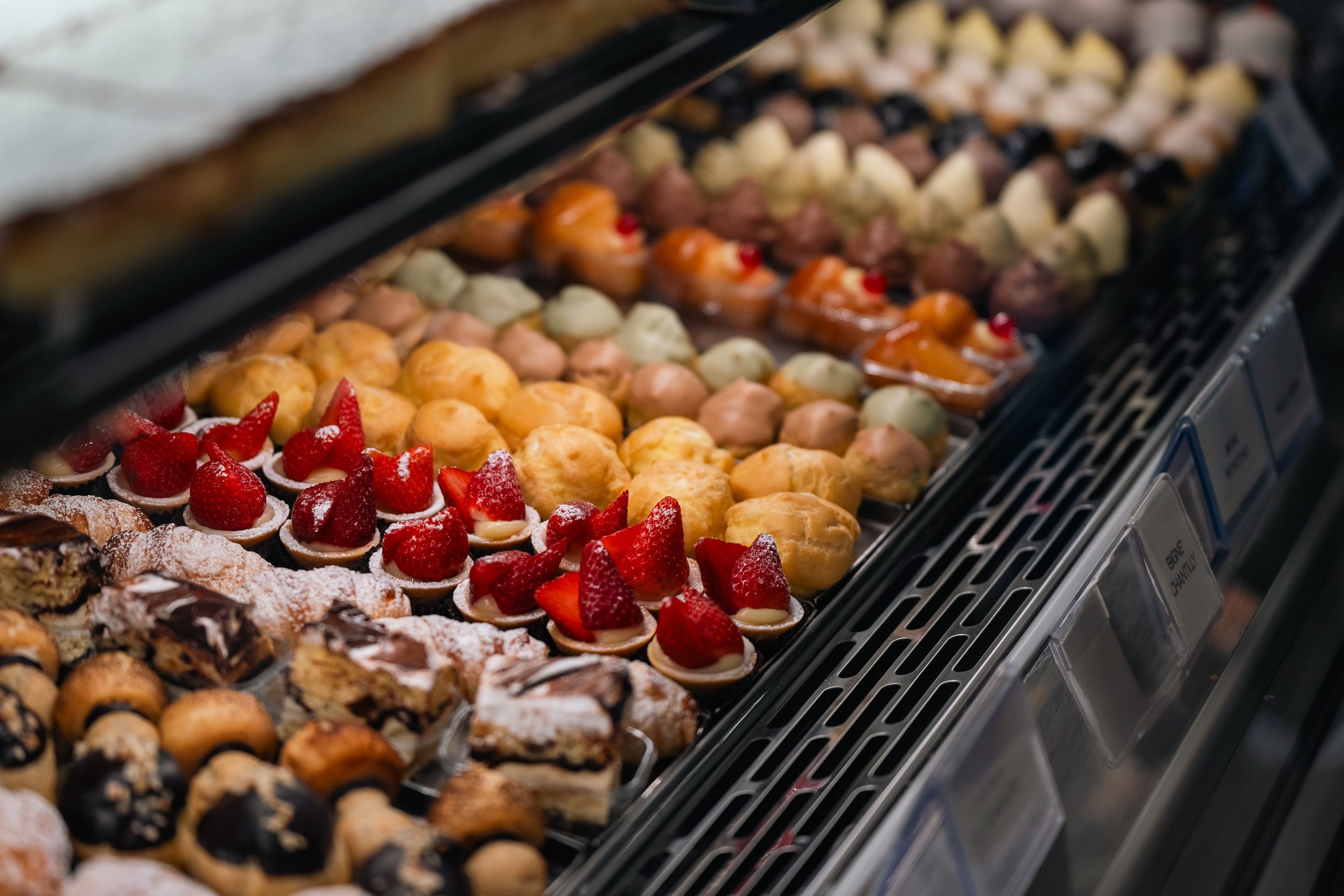 comptoir réfrigéré pour pâtisserie professionnelle